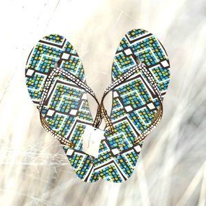 - VERA BRADLEY FLIP FLOPS NWT